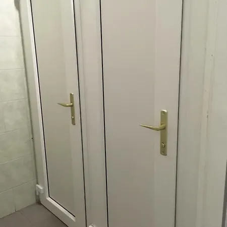 Soproni Szakkepzesi Centrum Kollegiuma 호스텔 *